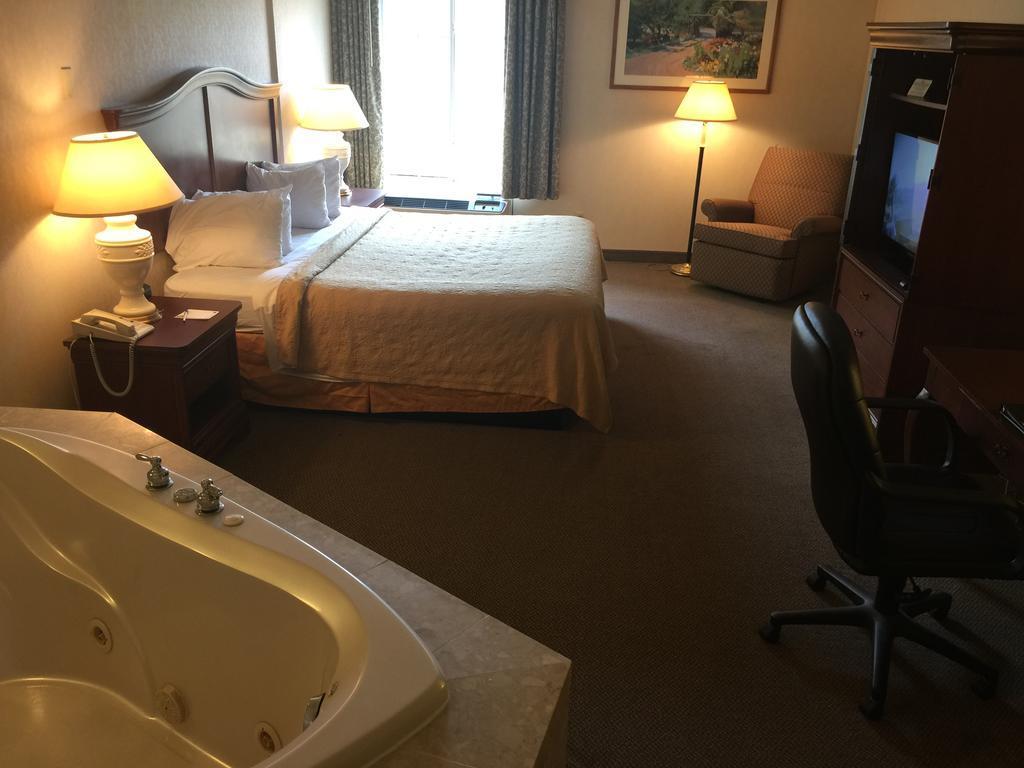 Quality Inn & Suites Danville Luaran gambar