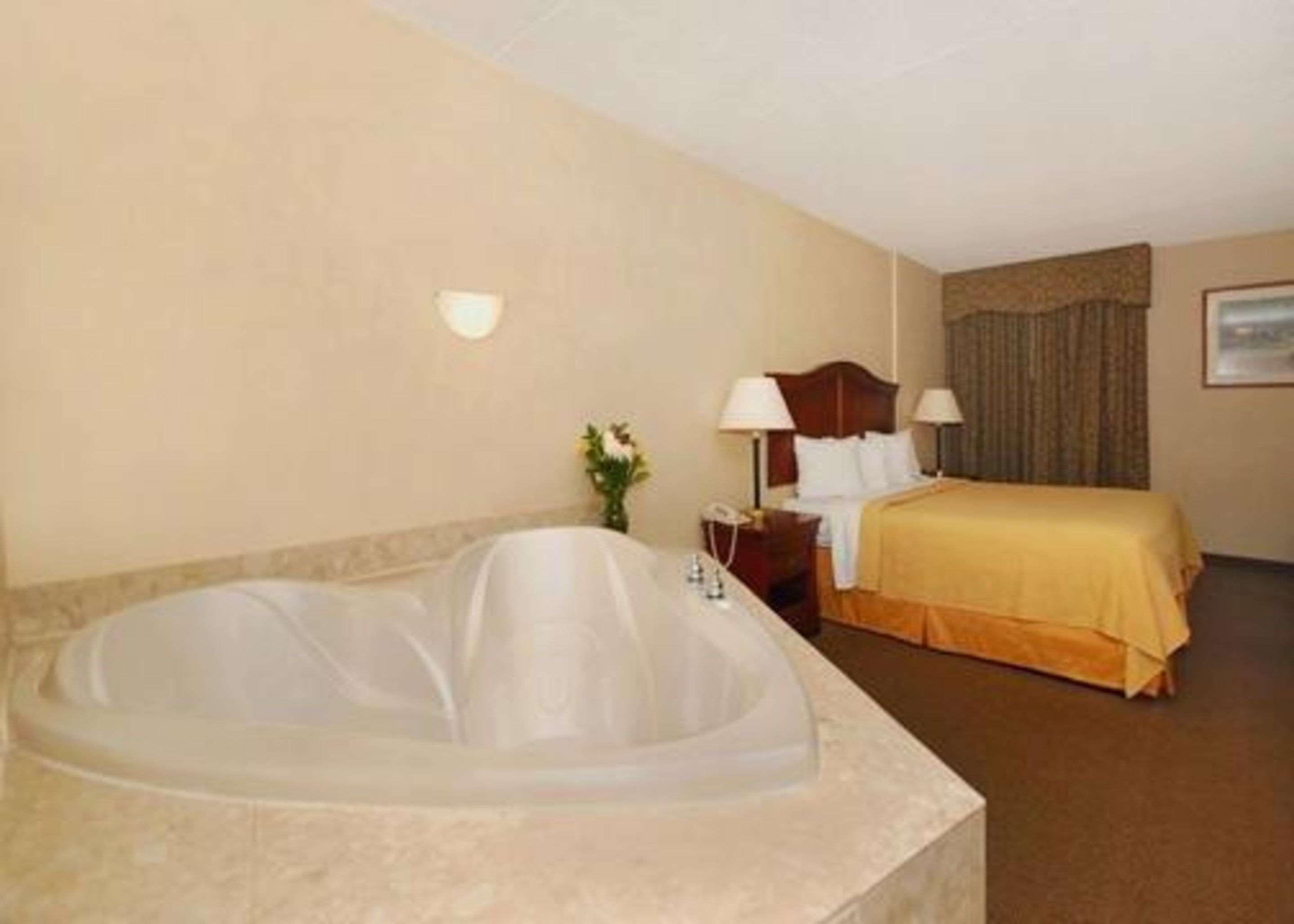 Quality Inn & Suites Danville Luaran gambar